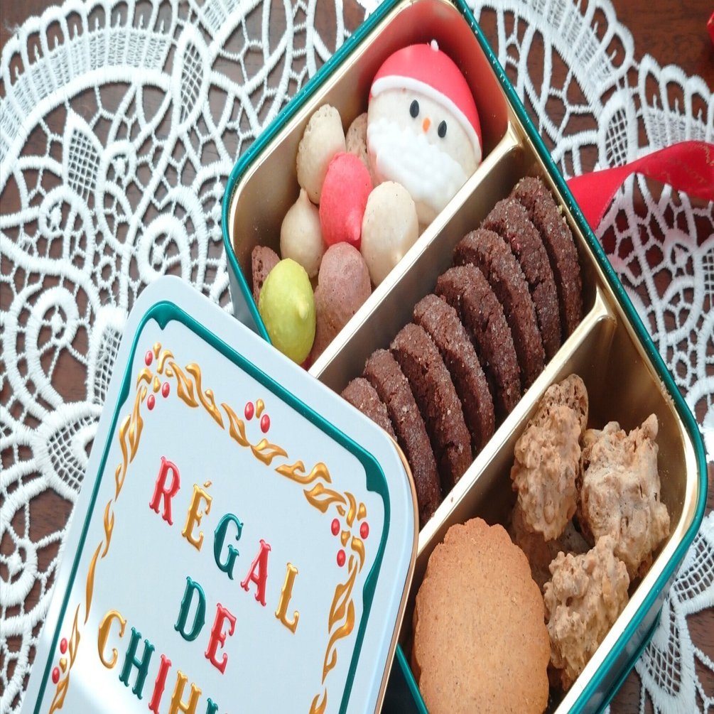 カフェタナカのクリスマス缶｜🦩