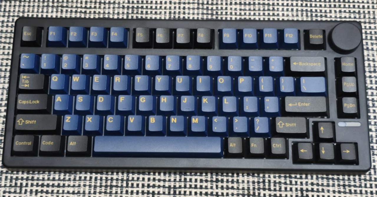 Cornelius キーボード本体+キーキャップ、キースイッチ メカニカルキーボードのキースイッチとキーキャップを交換した話｜灰月遥夏