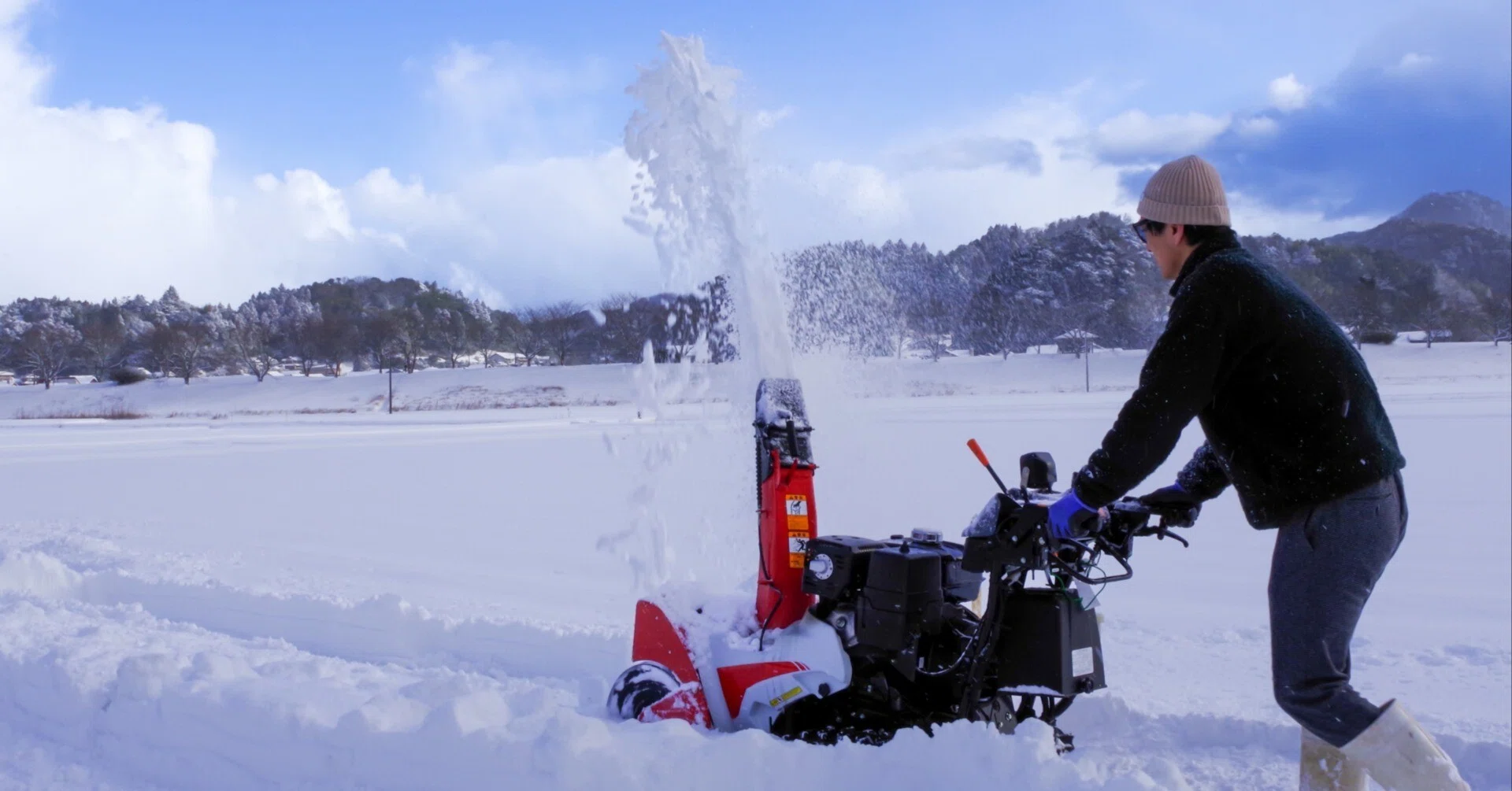 自走式小型除雪機おすすめメーカー5選│「エンジン式」vs「電動式 