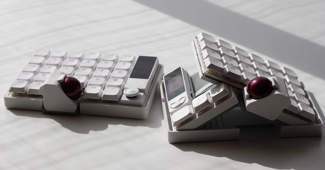 開発中の”持ち運びしやすいテンティング機構付きキーボード”について
