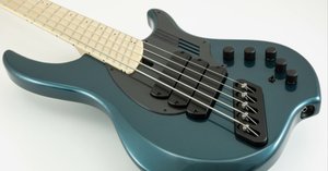 Dingwallのファンフレットベースで一般的な5弦ベースと同じ張力になる