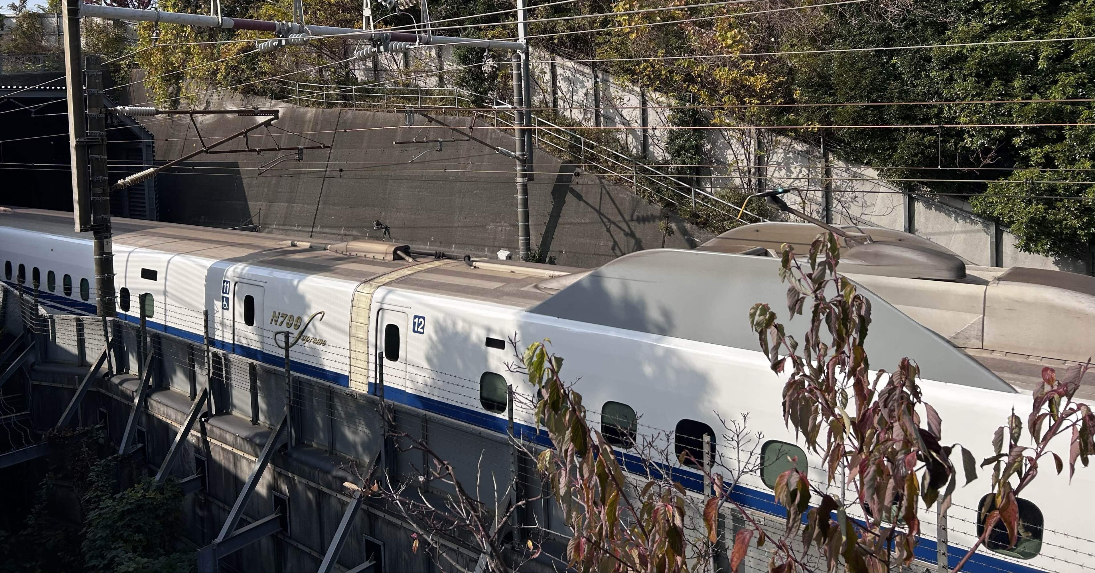 そこぬけずんどこ 新幹線の見える公園｜SuzukenSambar