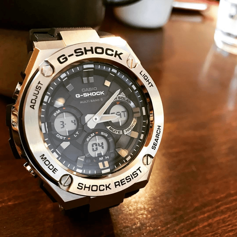 高級感と機能性を併せ持つスーツにも合うg Shock G Steelシリーズのgst W110 1ajf 髙橋 拓也 毎日 文房具 編集長 Note 高級感と機能性を併せ持つスーツにも合うg Shock G Steelシリーズのgst W110 1ajf 髙橋 拓也 毎日 文房具 編集長 Note