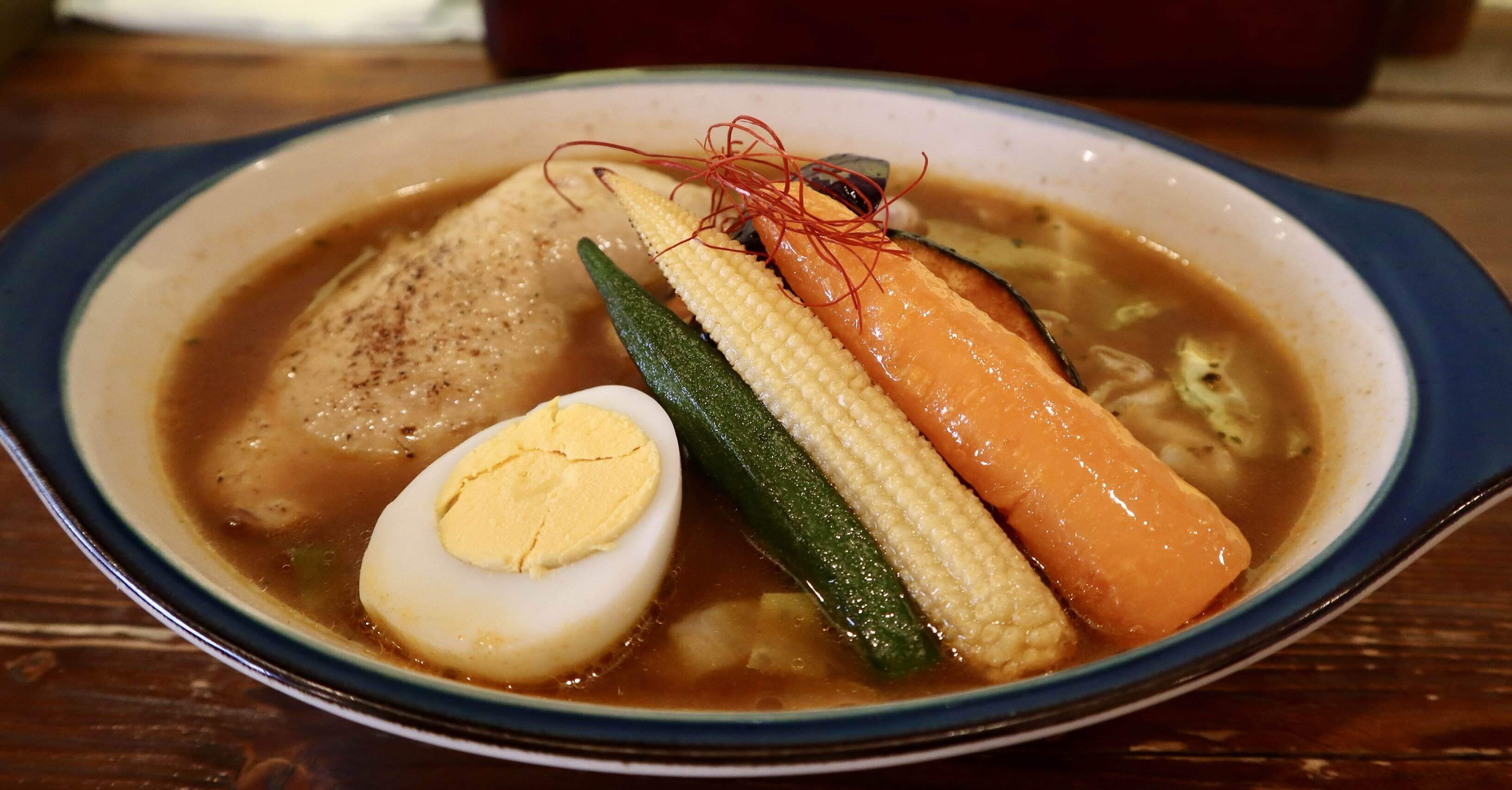 札幌グルメ】香り高いスパイスとやわらかチキンの絶品「スープカレー