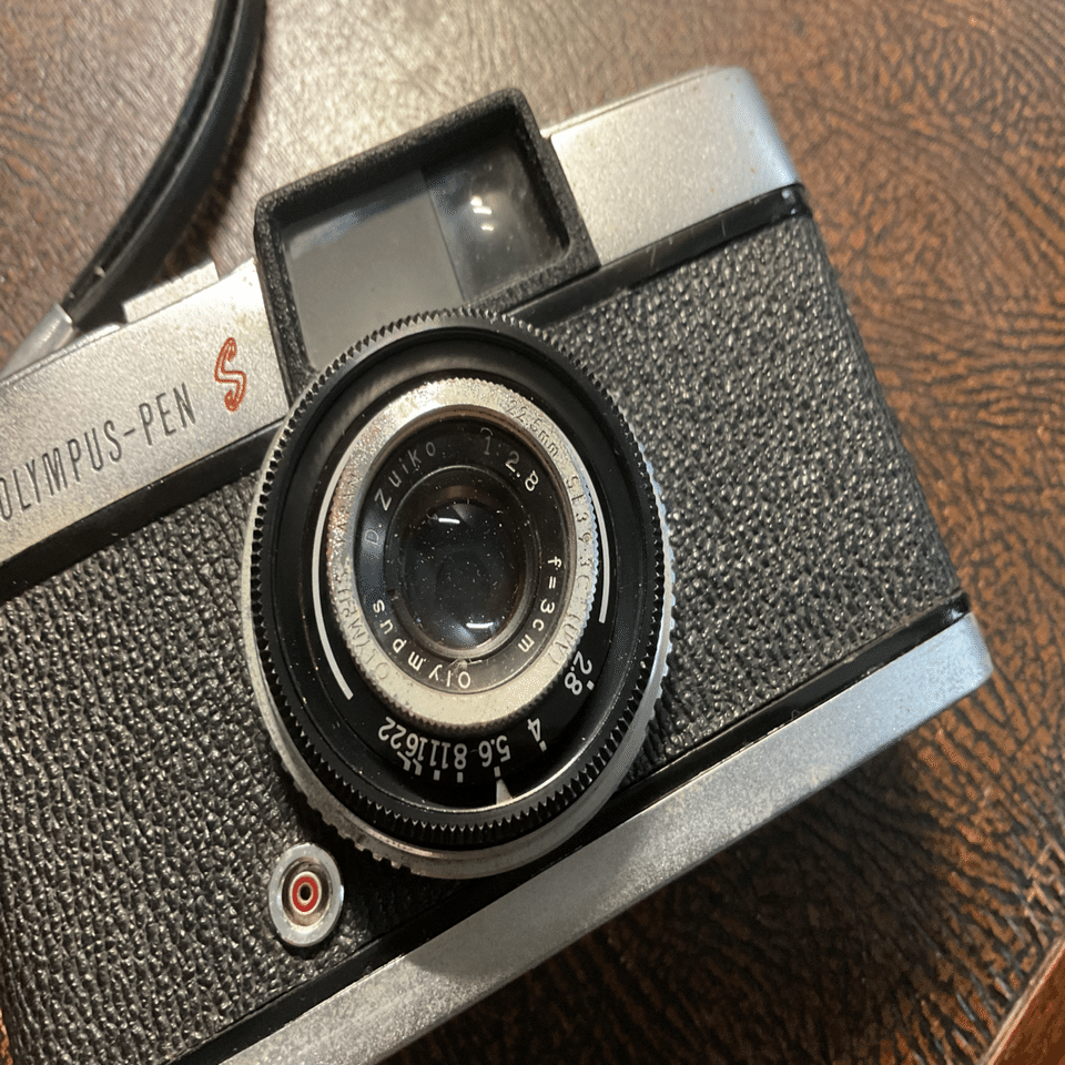 昭和レトロ フィルムカメラ オリンパスペンSが出てきました。｜こりぽん