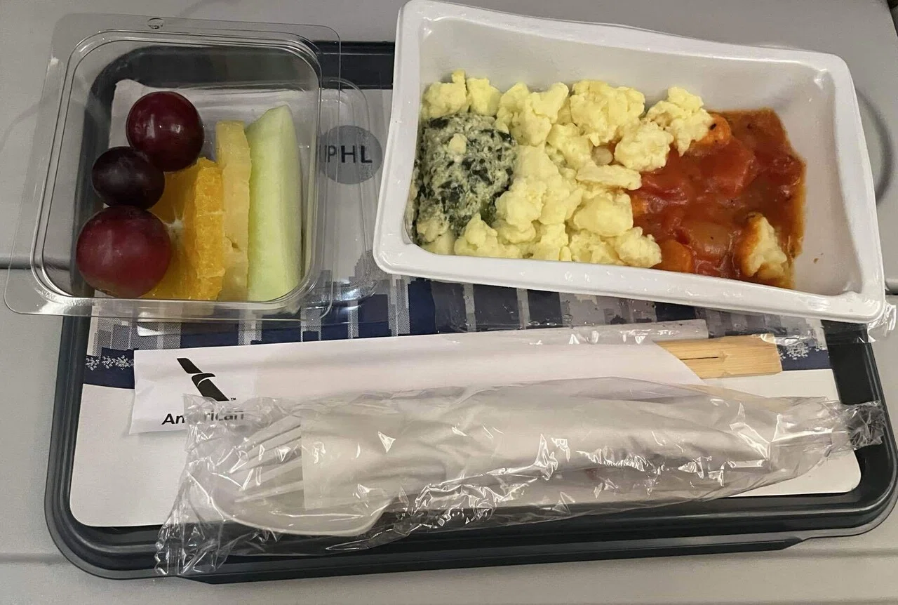 社内ニートの密かな楽しみ】航空会社の機内食って何が食べられるの