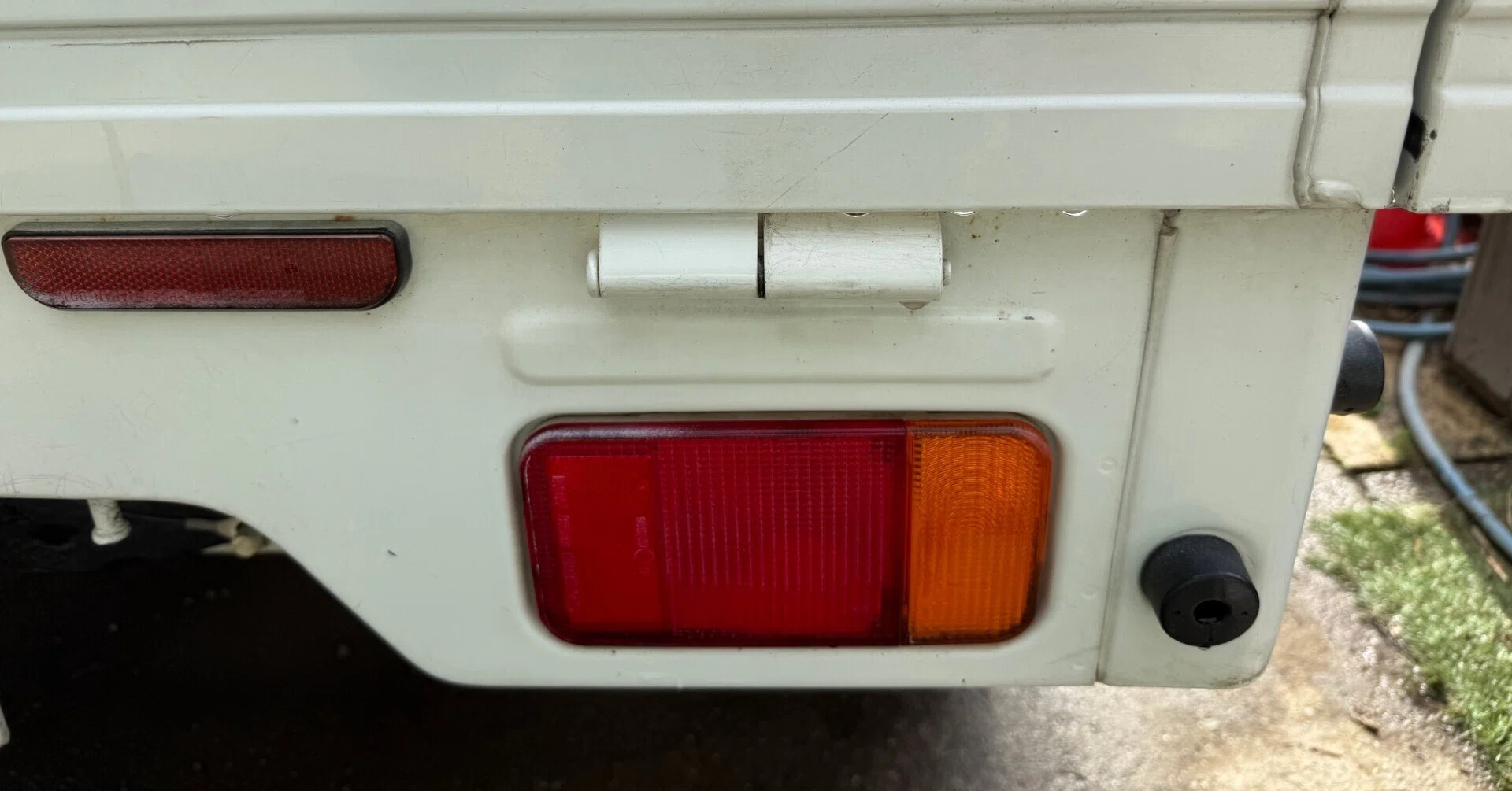 DIY スズキ キャリーのテールランプ交換（方向指示器）｜NicePapa 平野 