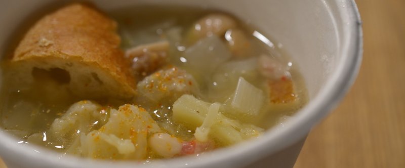 ガルビュール、白く温かい冬のスープ