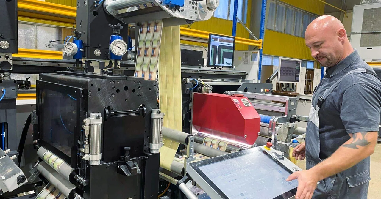 EyeC System Implementation Report: How A-Z Color Achieved a 'Zero ...