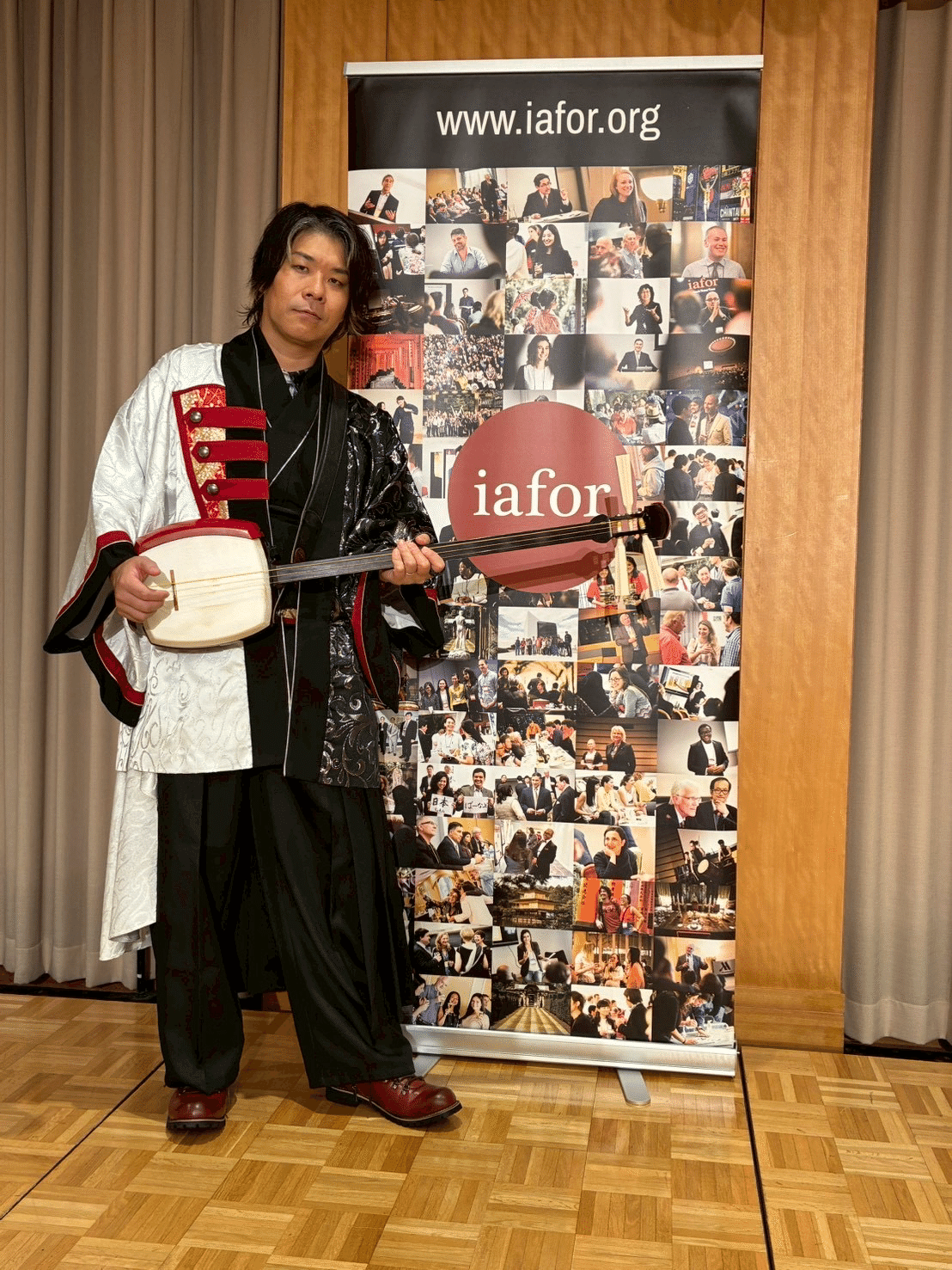 国際的なフィールドで、初のプレゼンテーター！｜KUNIAKI（三味線の
