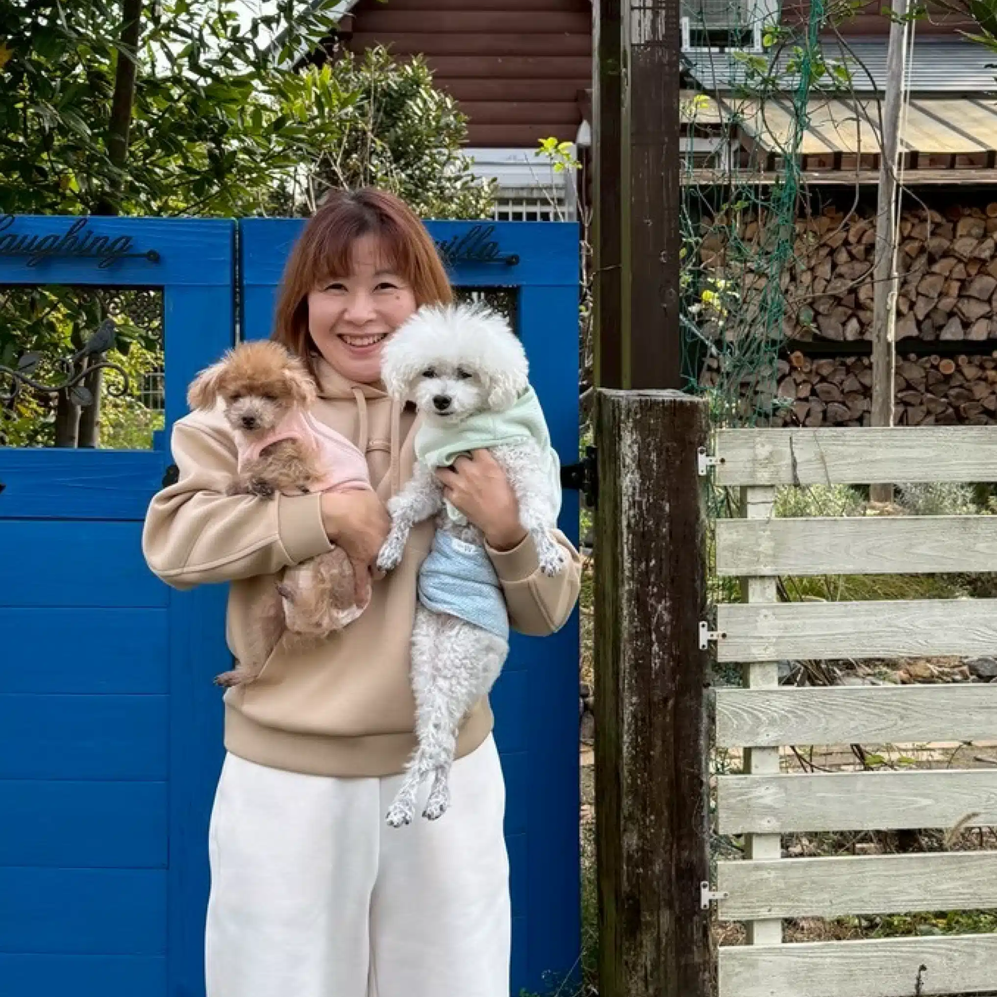 16歳・13歳の愛犬と暮らす、シニア犬の「老い」と「お金」の専門家
