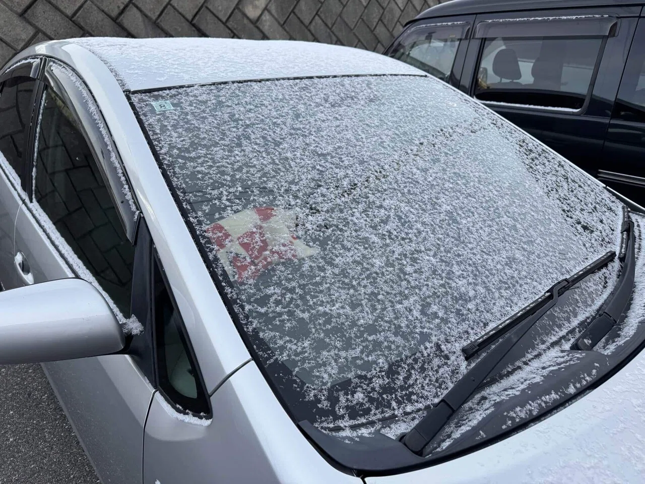 うっすら雪が積もった朝｜たなか ひろき