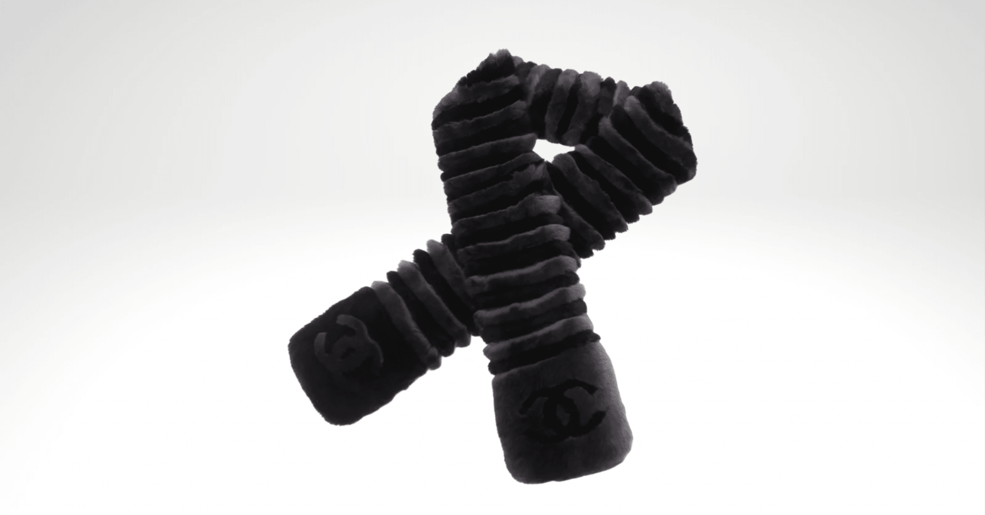 CHANELにおけるファーアイテムの歴史――リアルファーから“代替素材の