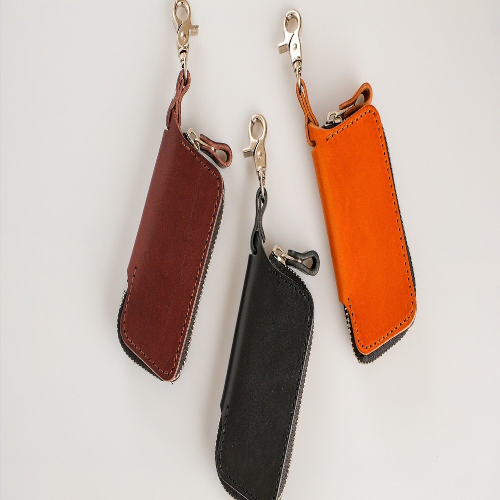 育つ革を日常に。《MIYABI》ZIPスマートキーケース & レザーコード