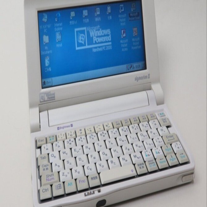 g04 NTTドコモ シグマリオンII：ポケットに収まる高性能モバイル｜伊瀬