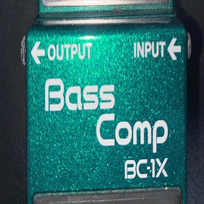私の推し機材【BC-1X/BOSS】コンプレッサー｜ベースおじさん人形
