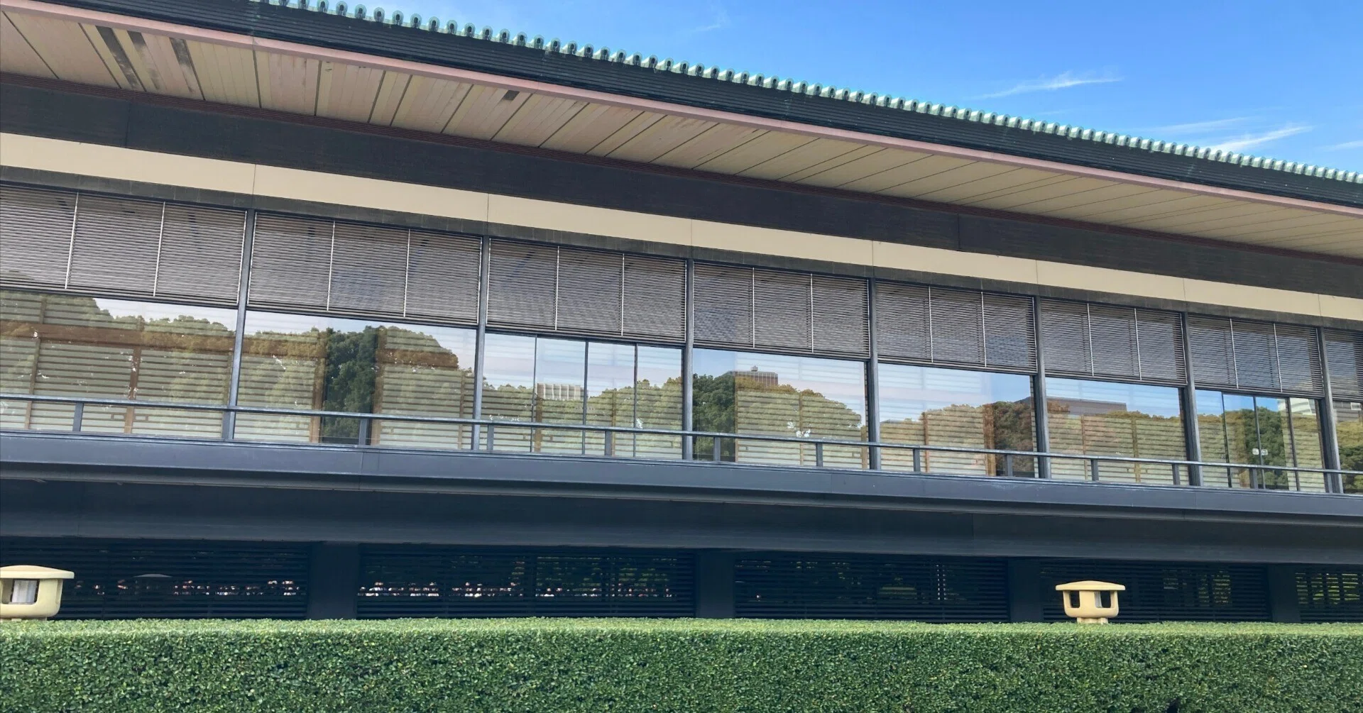 皇居 一般 / 特別公開めぐり④】皇居一般参観と2つの皇居周辺散策ツアー｜青