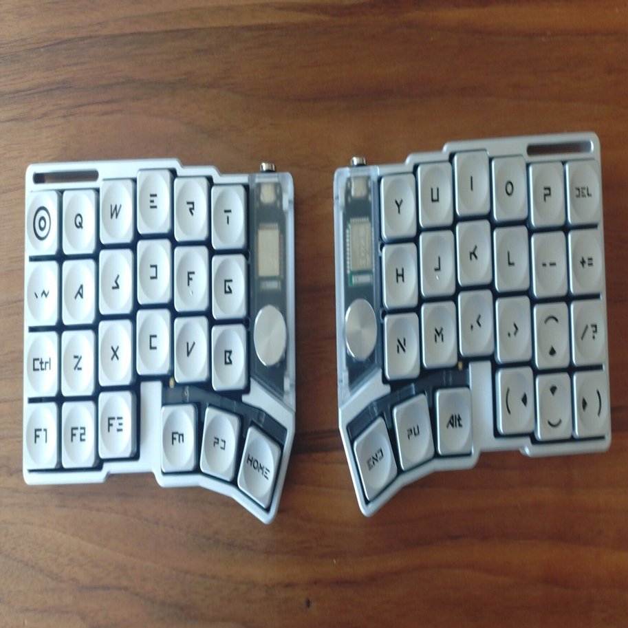 Cornix】キーキャップを変更してみた【分割キーボード】｜vc_archet