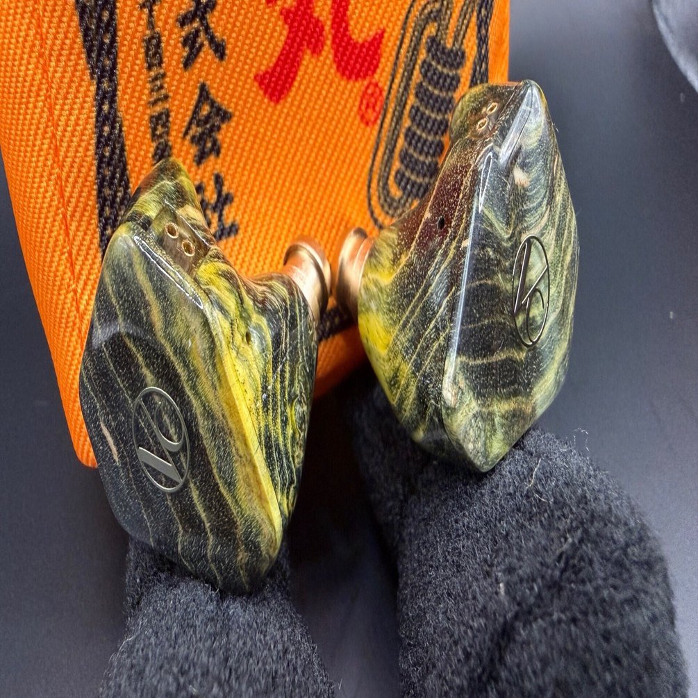 DARUMA AUDIO 木魂 スタビライズドウッド製イヤホン『木魂』｜ダルマオーディオ公式サイト