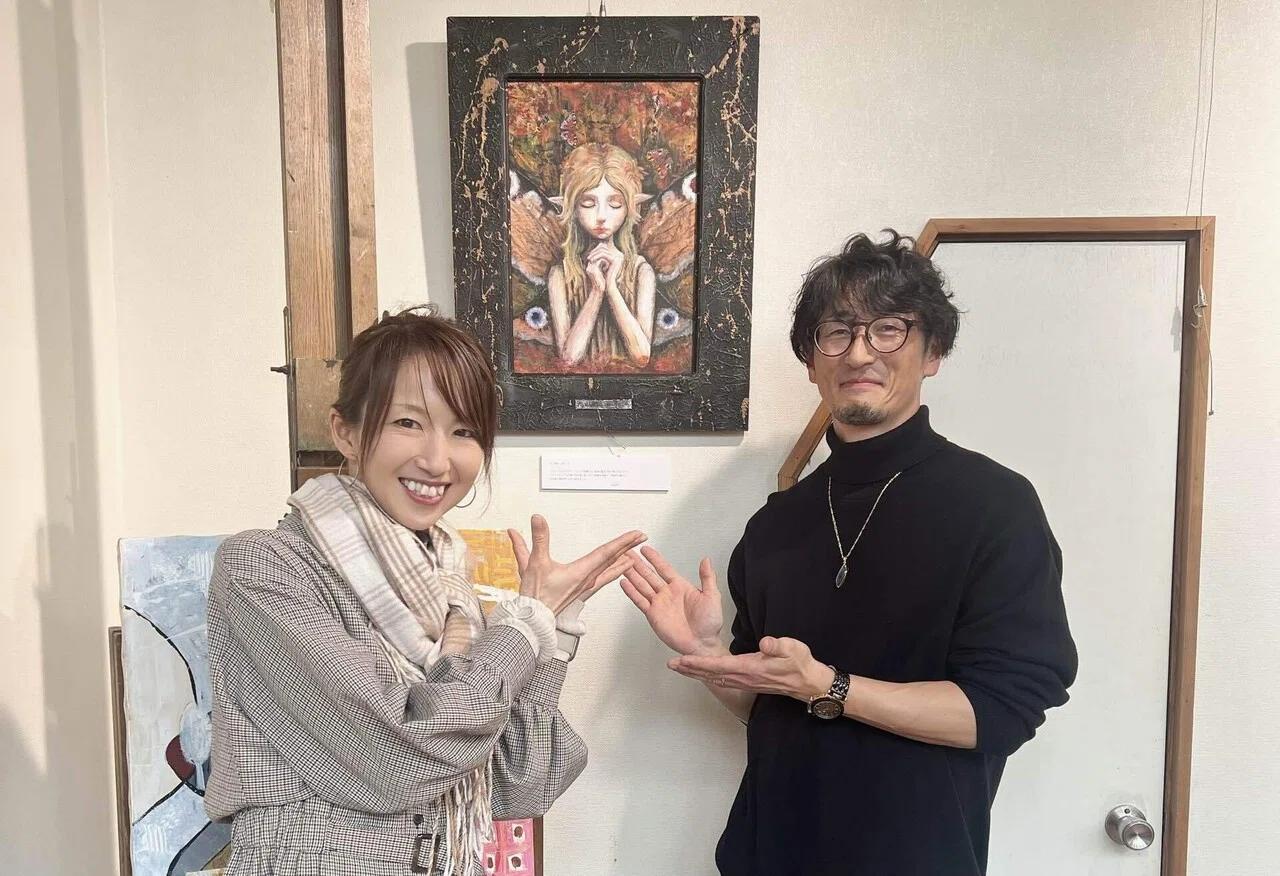 祈りが聴こえる絵画『羽音 祈り』｜幻想と“澄んだ静けさ”を描く作品｜ASUKA