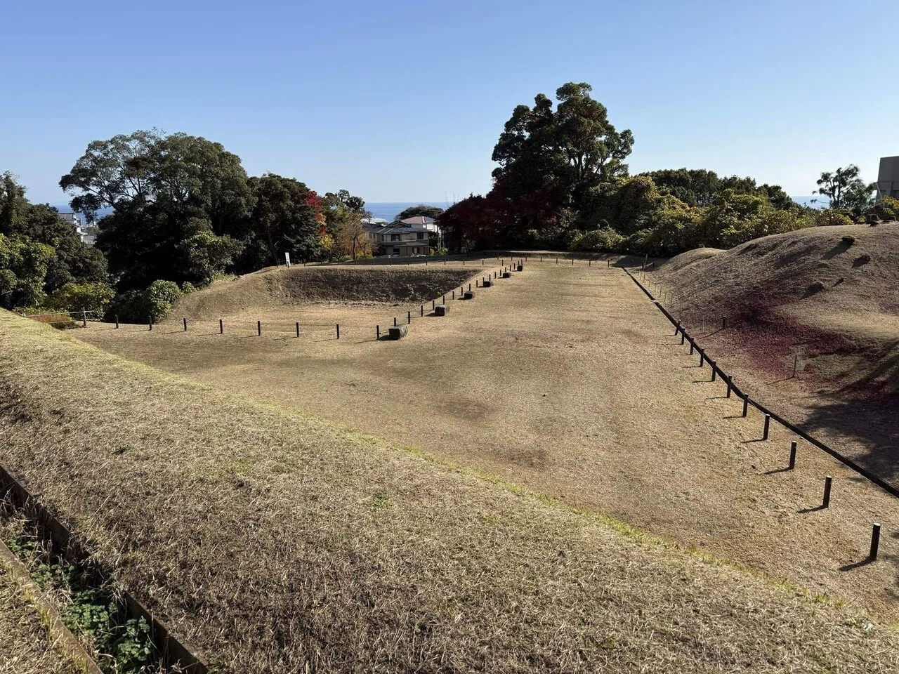 小田原城・総構 ③（城旅・三の丸外郭新堀土塁・大久保神社）｜のぶあき