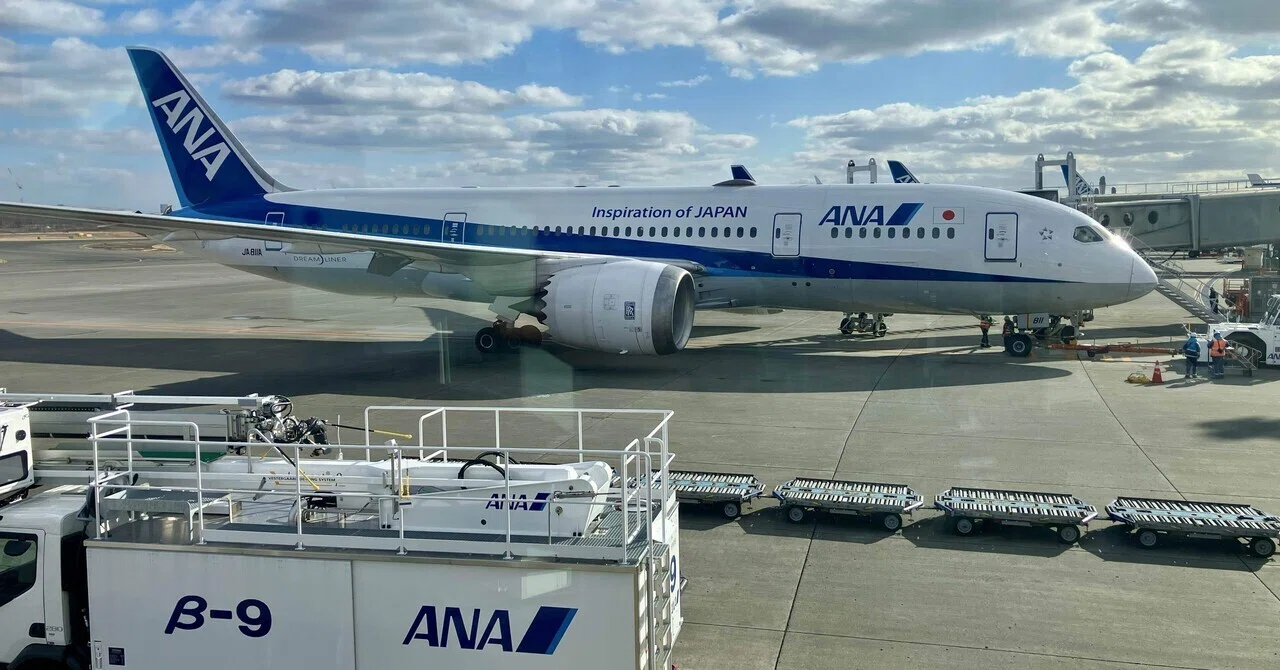 7月に引越する予定様 運転席側小窓用 未塗装 穴1つ 機窓が楽しいフライト ANA 羽田-小松 NH753 普通席 プチ搭乗記 - 航空三昧