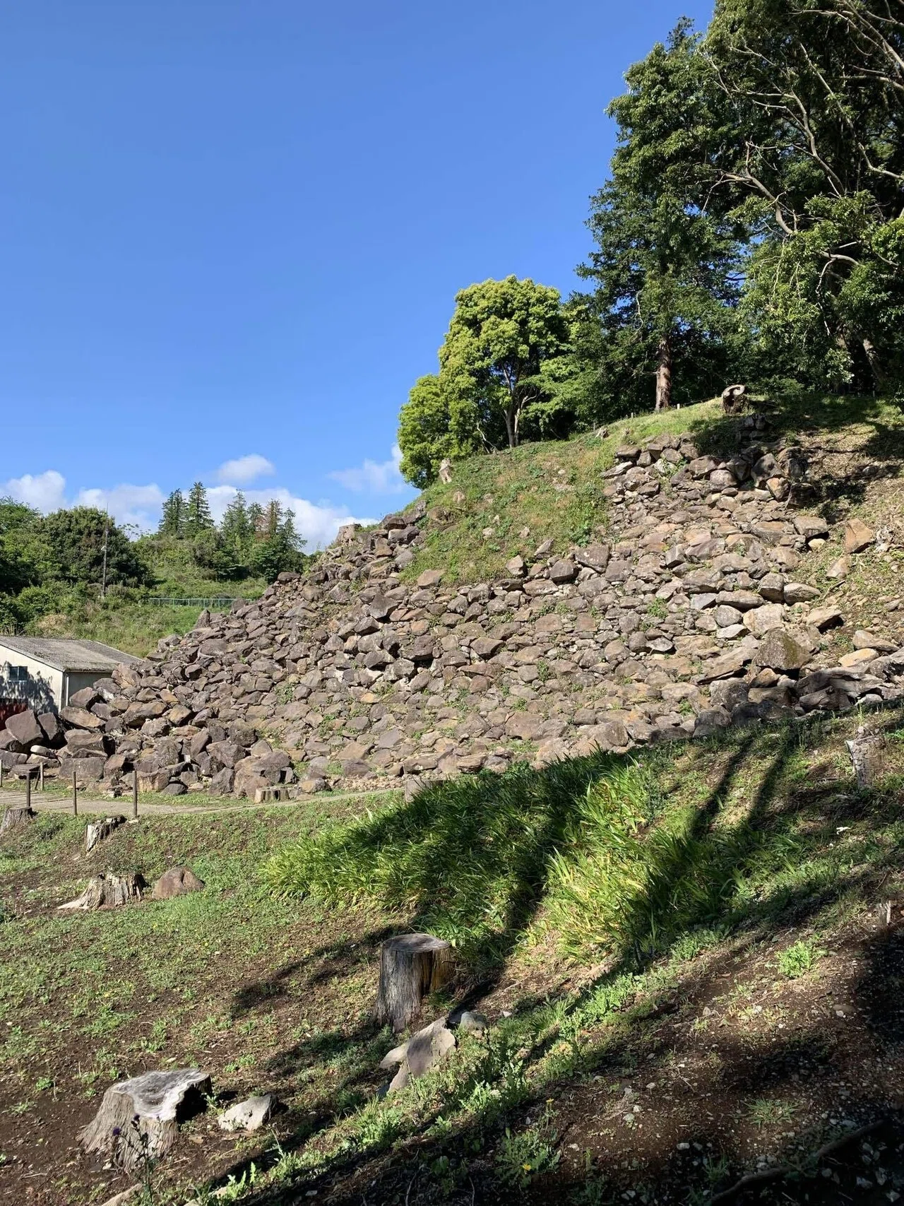 小田原城・総構 ③（城旅・三の丸外郭新堀土塁・大久保神社）｜のぶあき