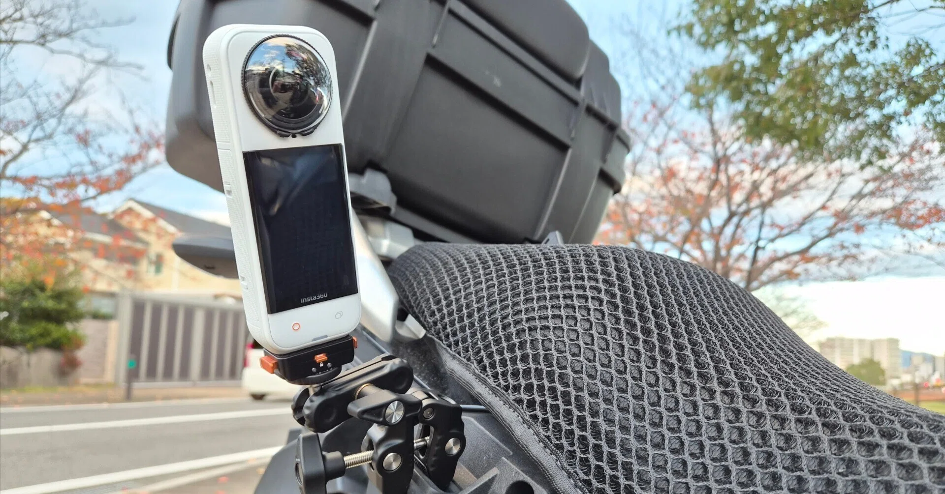 Insta360 X5を、Ulanziのクランプでバイクマウントする｜さしみつ