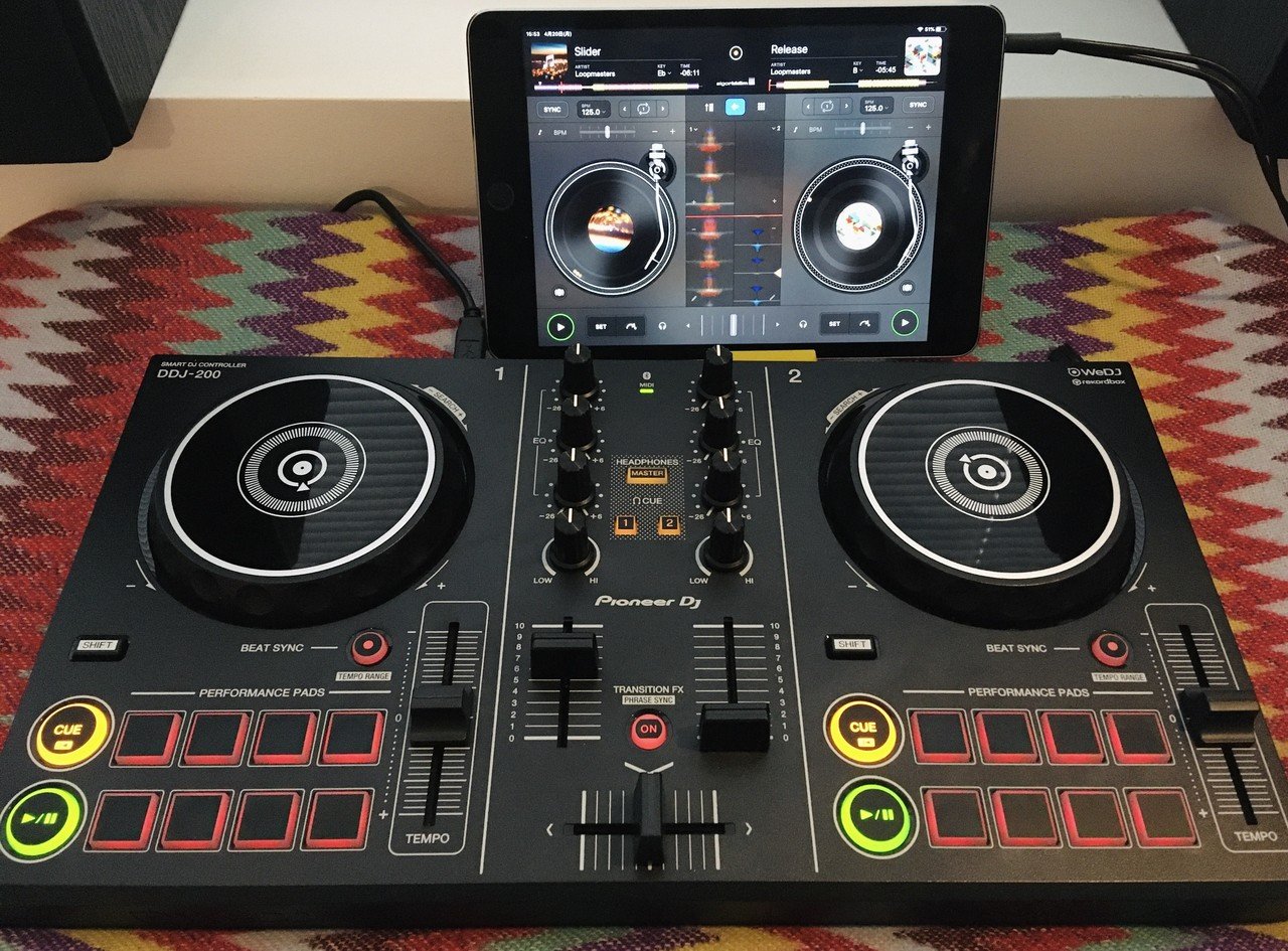 おうちで気軽にDJ 【DDJ-200】レビュー -DJ初心者にもオススメ おうちで気軽にDJ 【DDJ-200】レビュー -DJ初心者にもオススメ