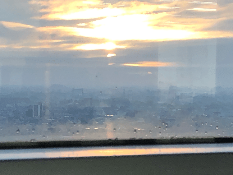 一瞬顔を出してくれた太陽☀️
関東はお天気が、良くなかったけど
雲の上には、いつでも太陽☀️が居てくれる✨


#日記 #夕焼け #夕日 #綺麗な空 #私の素敵体験
