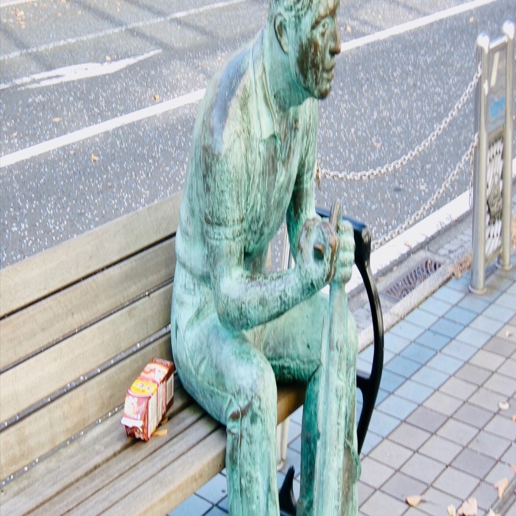 青緑色の人間彫刻 この人」が犯人じゃないのは、わかっている。｜おちまこと