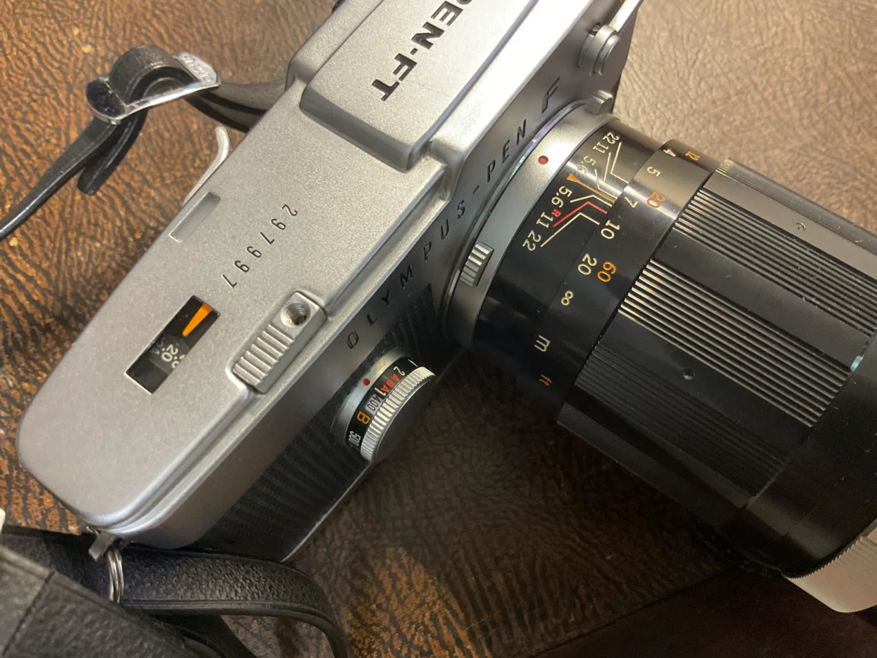 昭和レトロ フィルムカメラ オリンパスペンFTが出てきました。｜こりぽん