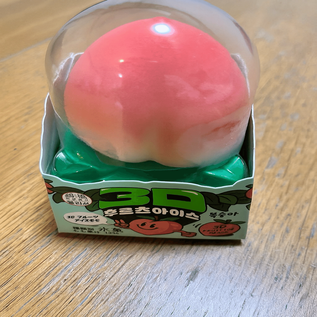 娘が歓喜した、セブンの「3D桃アイス」。食べてみたら本物の桃みたい