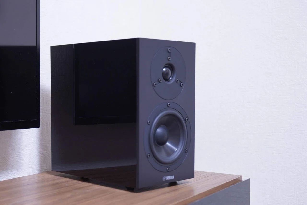 An audio device called the CRX-N470. It's not HiFi audio, but... it's ...