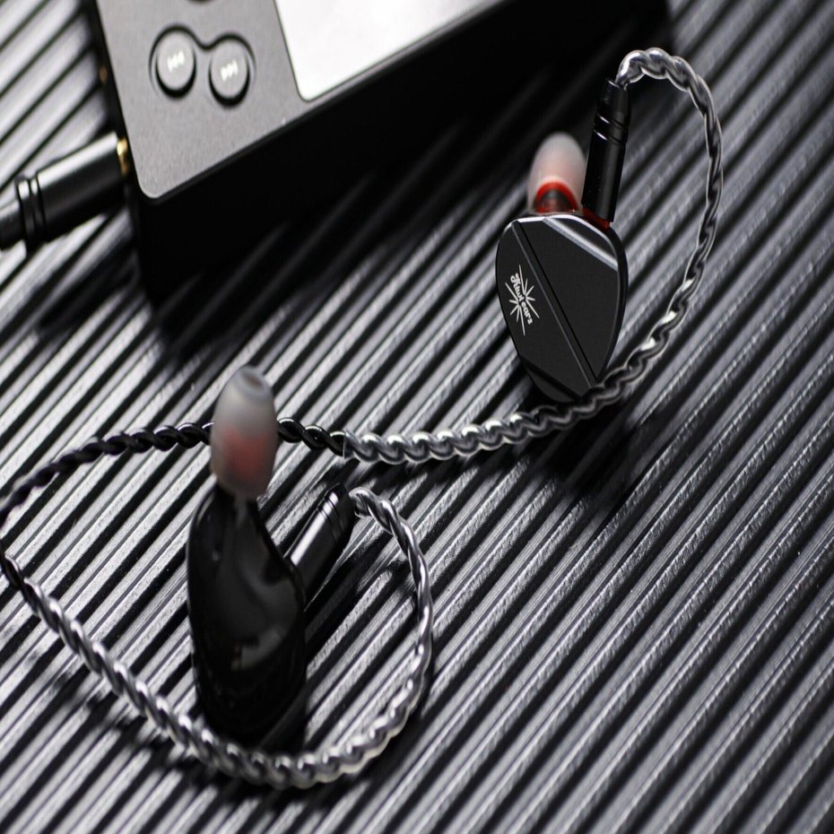 実機レビュー】Kiwi Ears Cantaが描く「歌声」の魔力。1DD+2平面駆動の