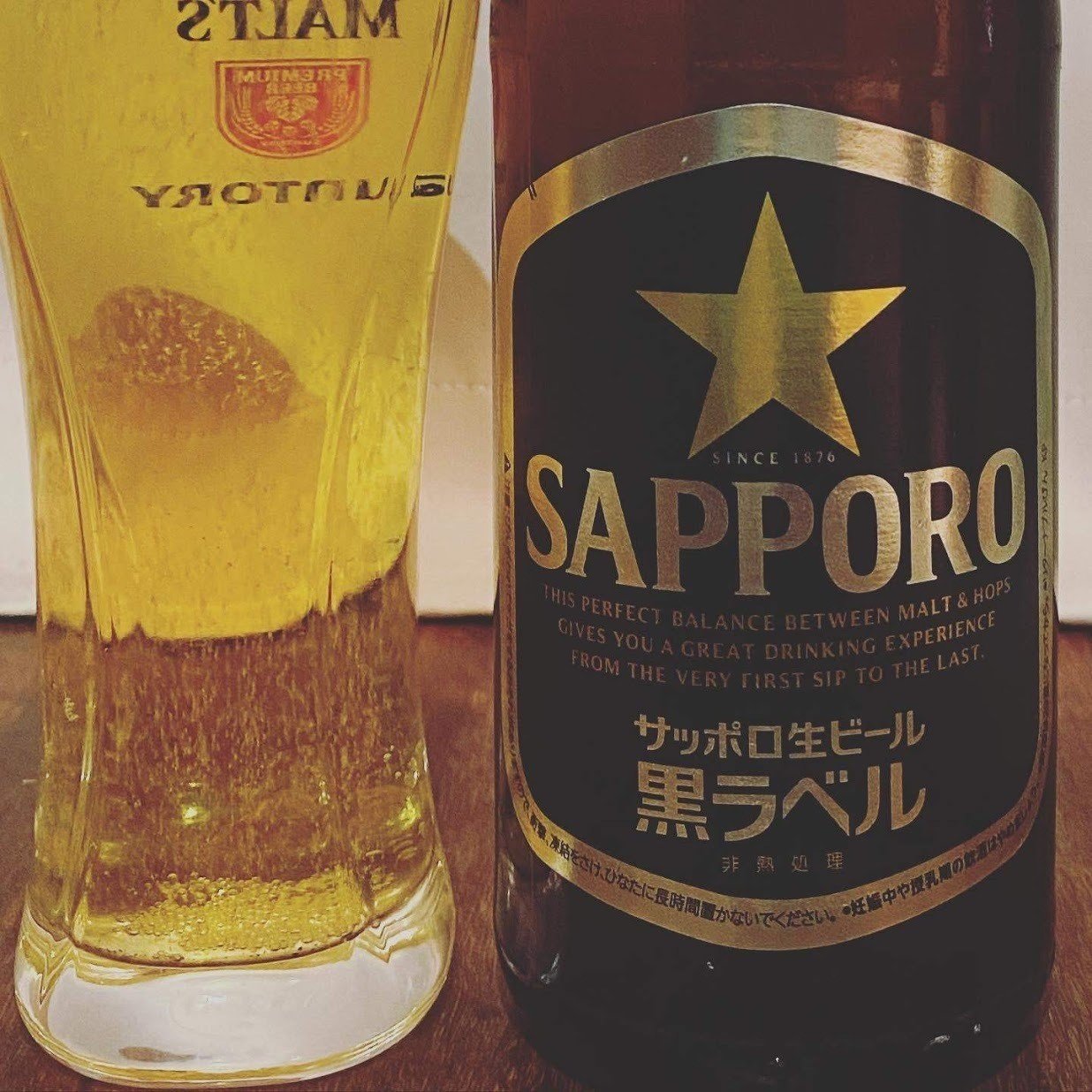 サッポロ　赤星　ラガービール　350ml ２４本　黒ラベル　350ml ２３本 サッポロの重鎮、赤星と黒星 1000BeerChallenge(68-69/1000