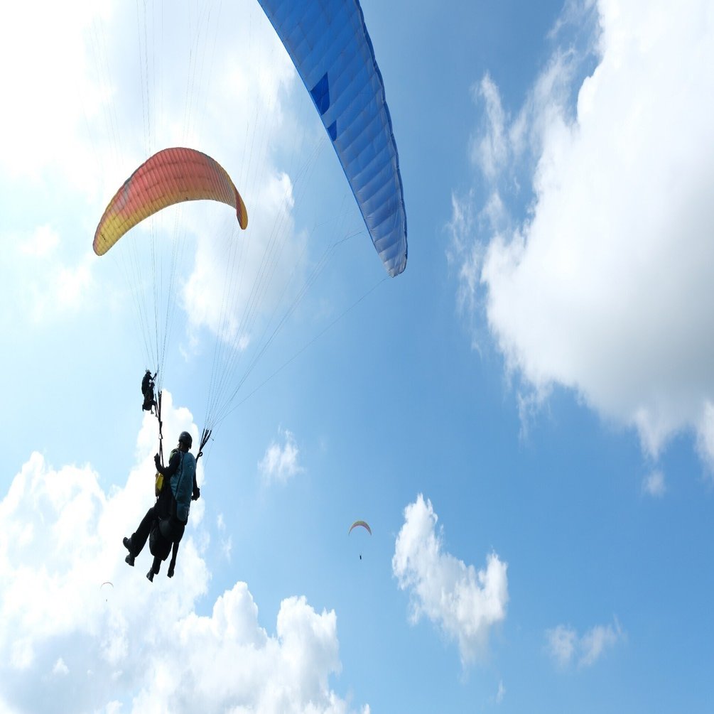 青空 美しい青空を見上げたとき、口ずさむ曲はありますか？｜北岡＠カメラ/写真