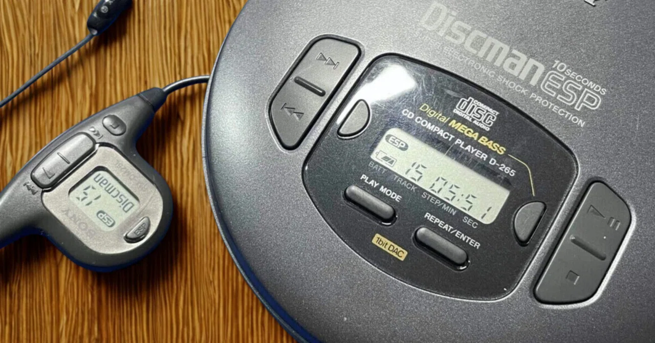 【極美品・完動品】SONY D-11 Discman ポータブルCDプレーヤー ポータブルCDプレーヤーの高音質機、Sony D-265がいまだに現役機種