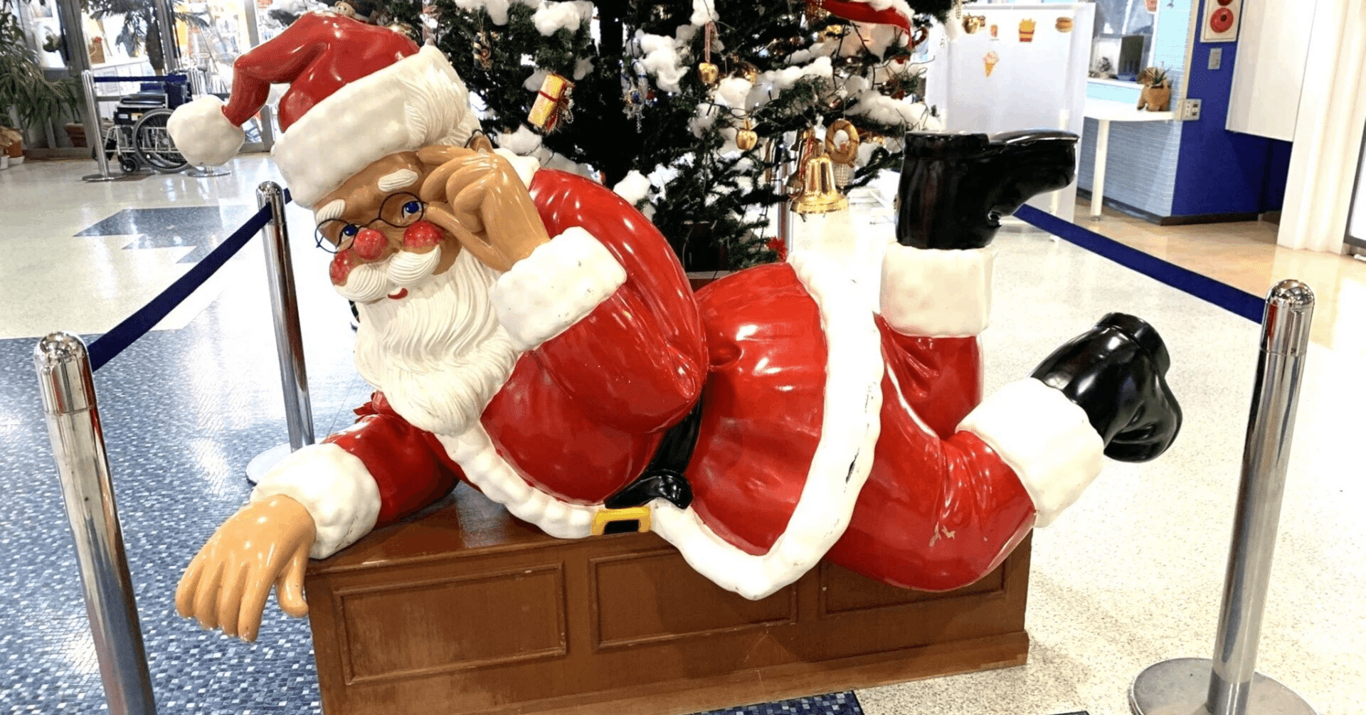 徳島サンタ探索プロジェクト】今年のショッピングモール、サンタが個性