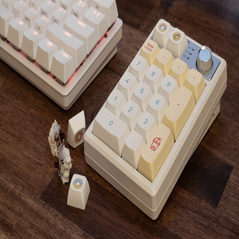 遊び心満載の中華テンキーで、デスクの「あそび」を埋める【YUNZII