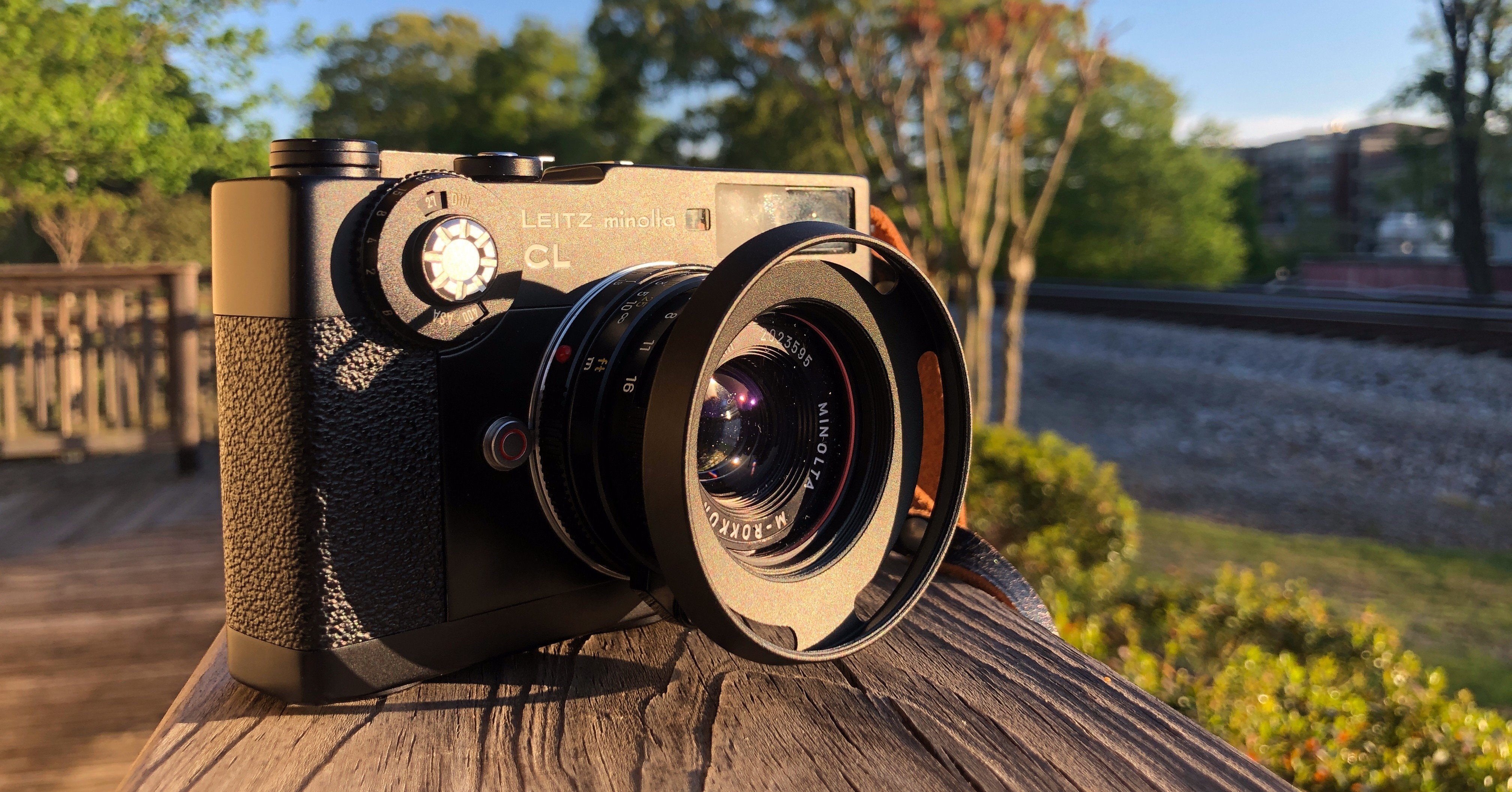 MINOLTA M-ROKKOR 40mmに金属レンズフードを装着|MOJA MOJA MINOLTA M-ROKKOR 40mmに金属レンズフードを装着|MOJA MOJA