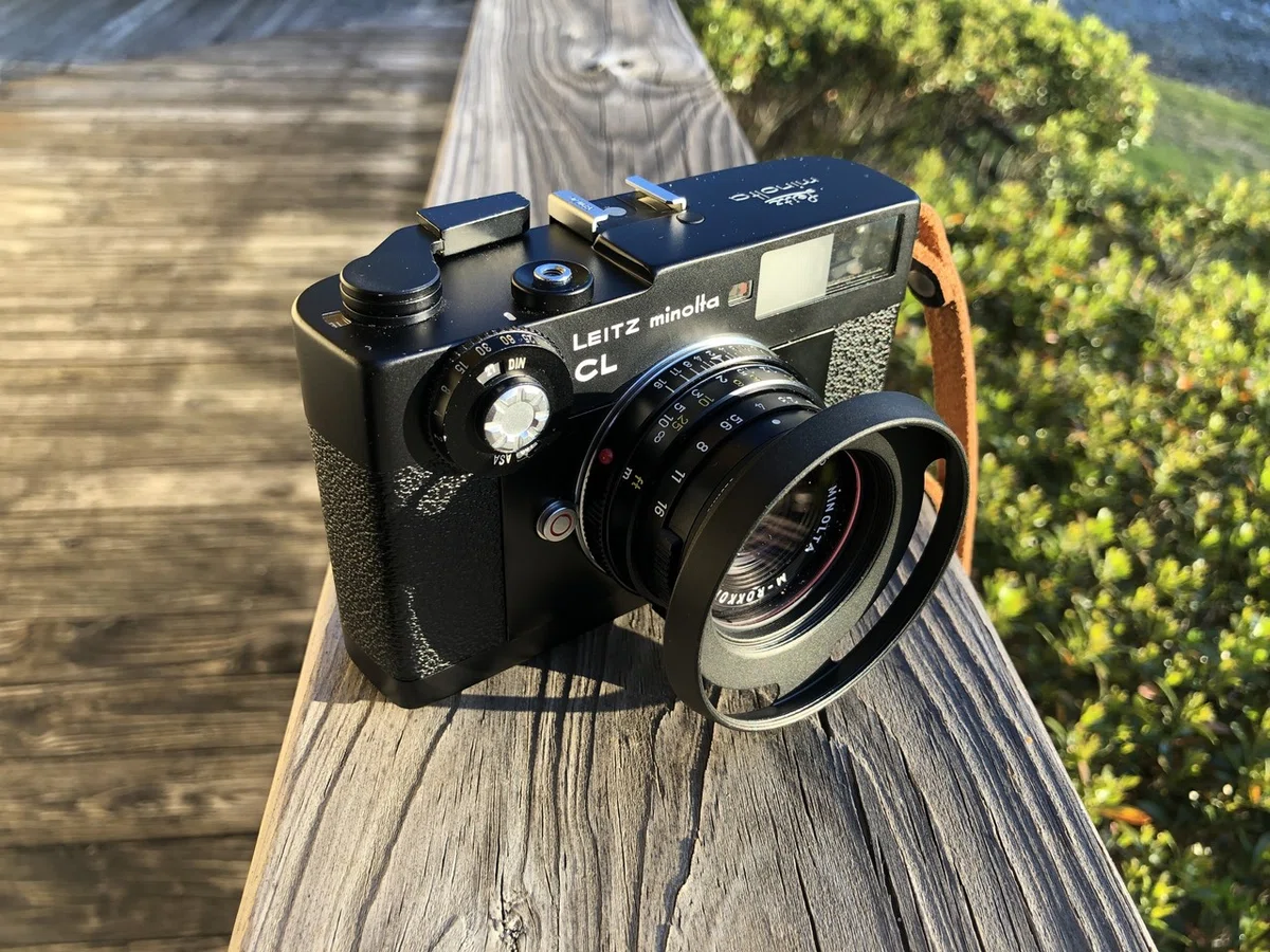 MINOLTA M-ROKKOR 40mmに金属レンズフードを装着｜MOJA MOJA