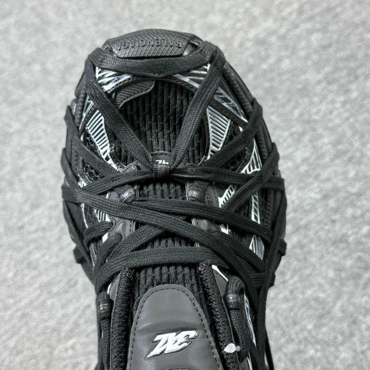 バレンシアガ 3XL エクストリーム レース スニーカー｜Fog Kicks