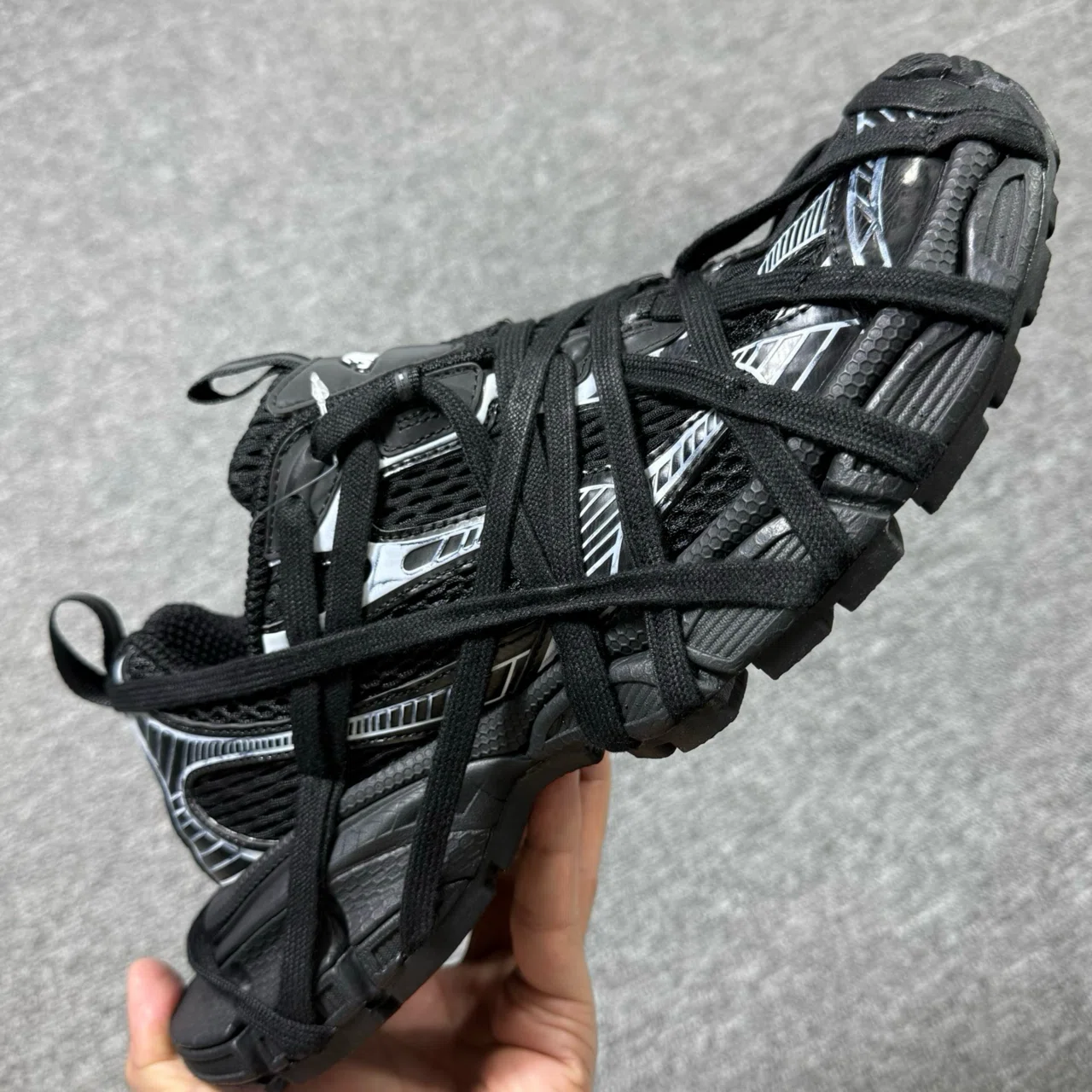 バレンシアガ 3XL エクストリーム レース スニーカー｜Fog Kicks