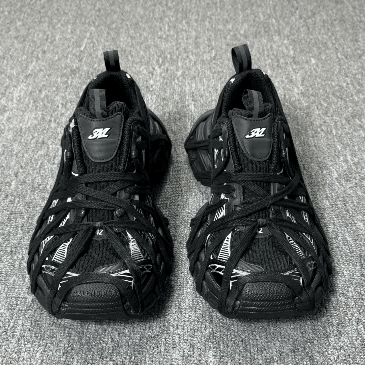 バレンシアガ 3XL エクストリーム レース スニーカー｜Fog Kicks