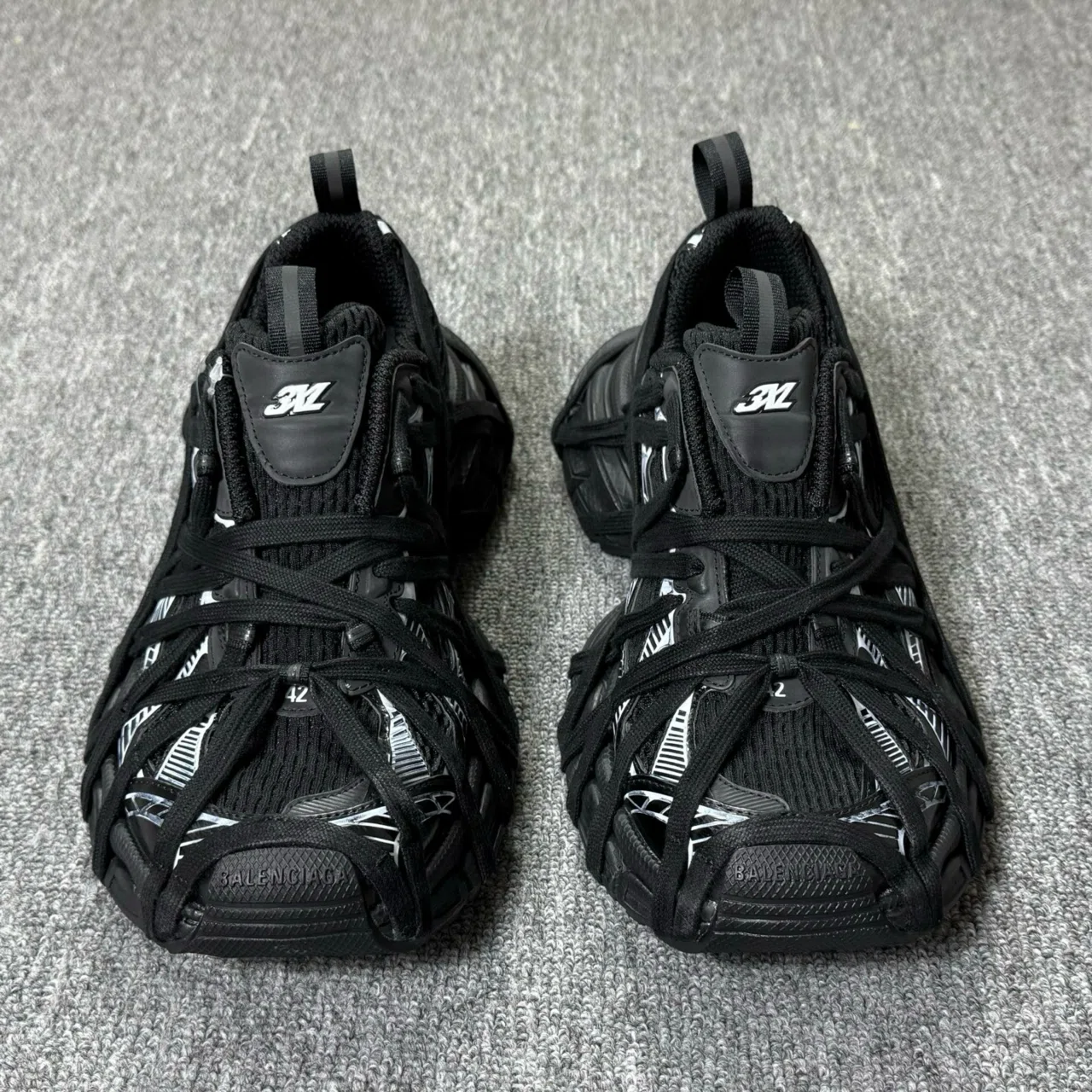 バレンシアガ 3XL エクストリーム レース スニーカー｜Fog Kicks