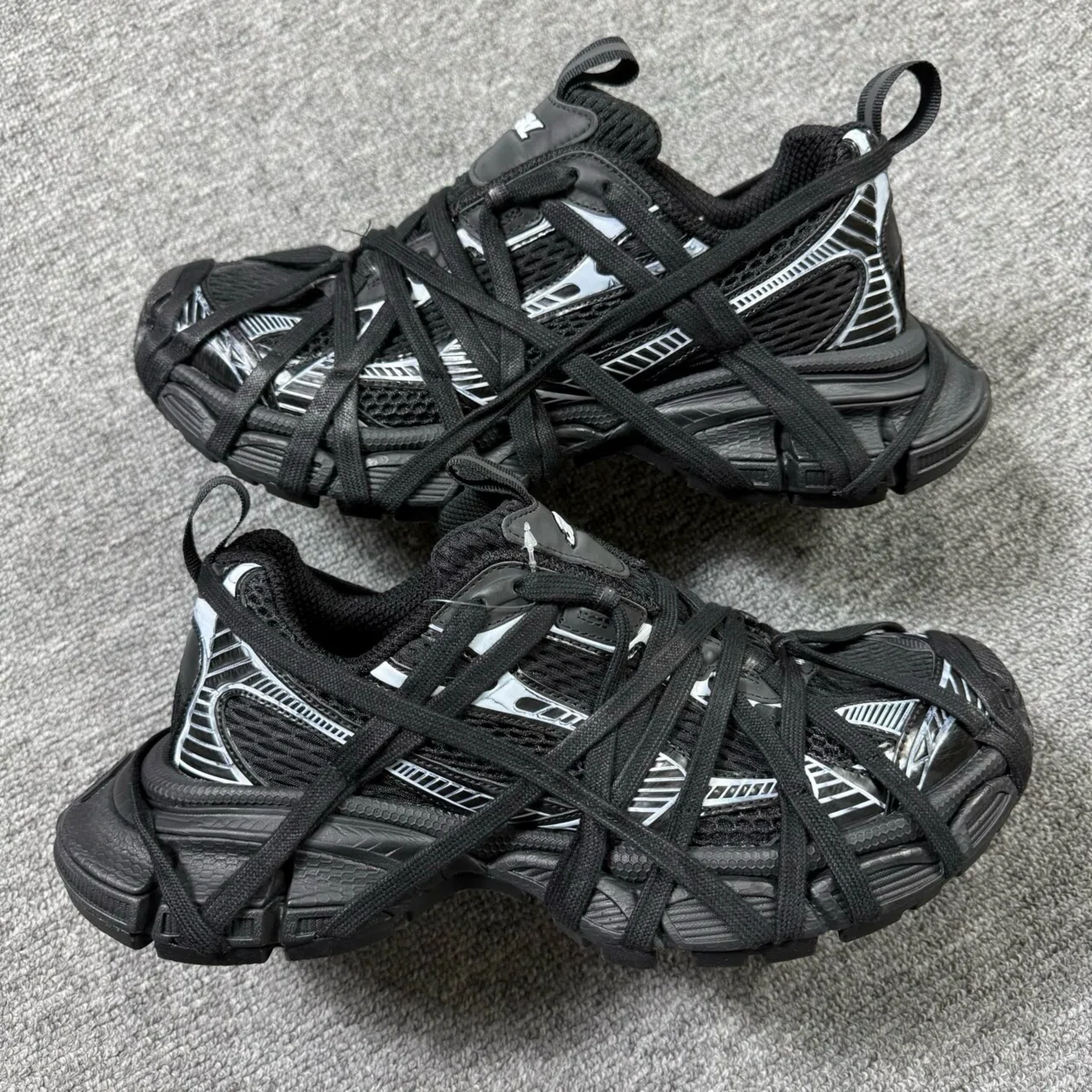 バレンシアガ 3XL エクストリーム レース スニーカー｜Fog Kicks