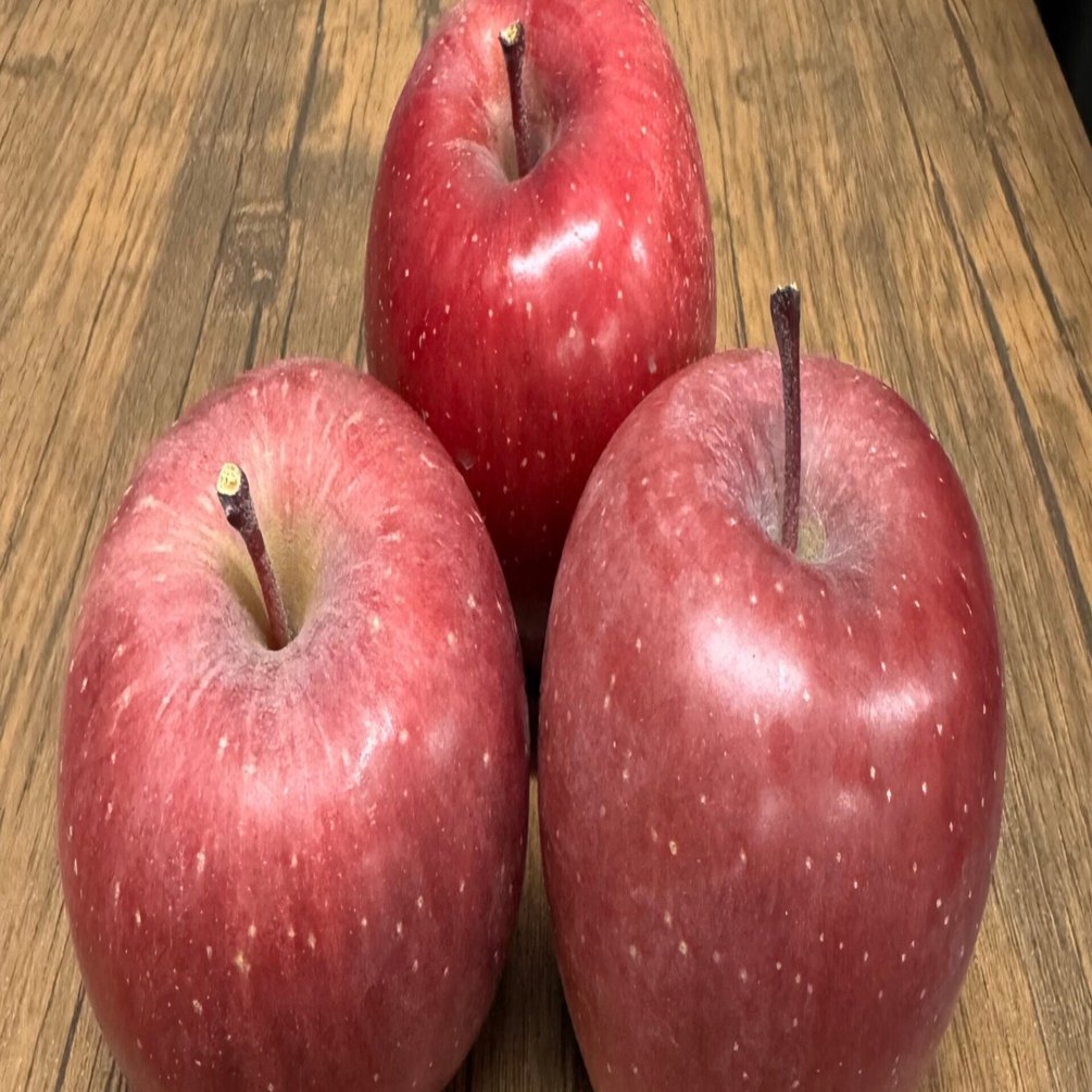 一口で虜に！シャキッと甘い【サンふじりんご】｜808青果店