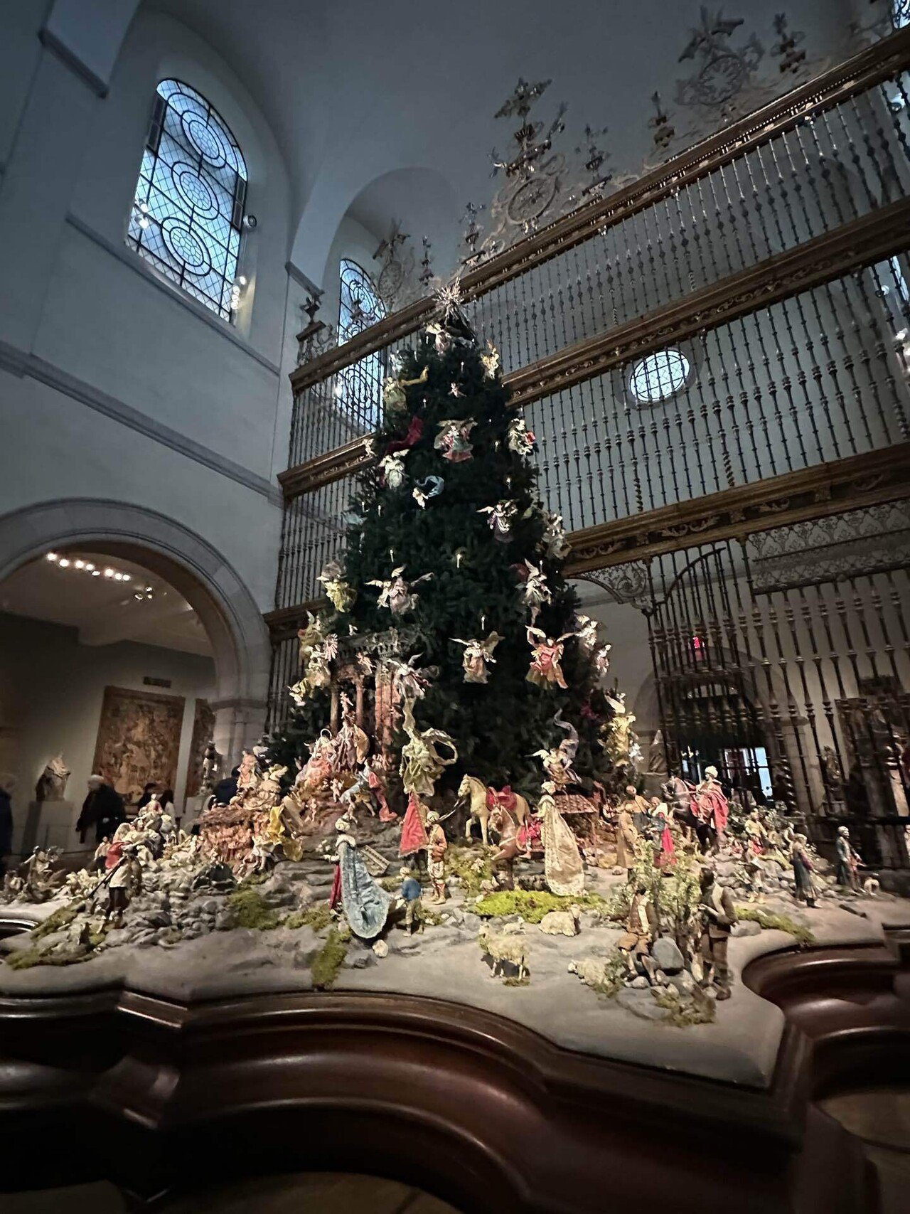 Holiday at the Met — ツリーとレハと、偶然の出会い｜minalog