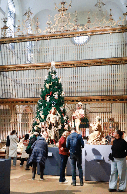 Holiday at the Met — ツリーとレハと、偶然の出会い｜minalog